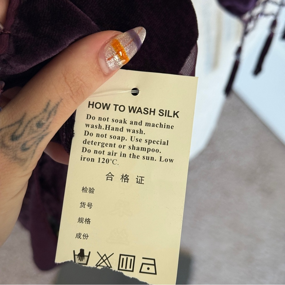 🪻SOLD🪻Vintage NWT Beaded and Velvet Peacock embroidered purple shawl with fringe - Picture 7 of 8